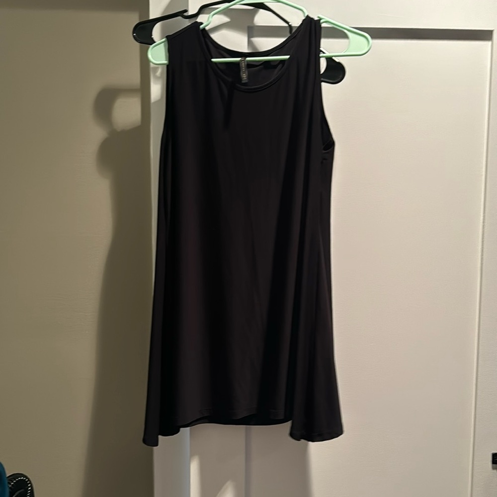 Sleeveless black tunic shirt
